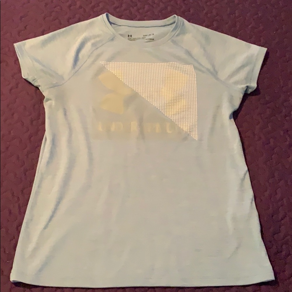 Girls Under Armour short sleeve shirt